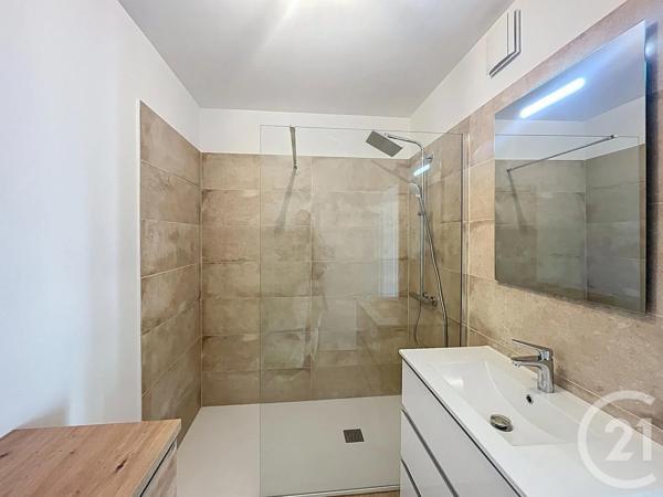 Appartement T3 à vendre  3 pièces - 84 m 2   ST RAPHAEL  - 83