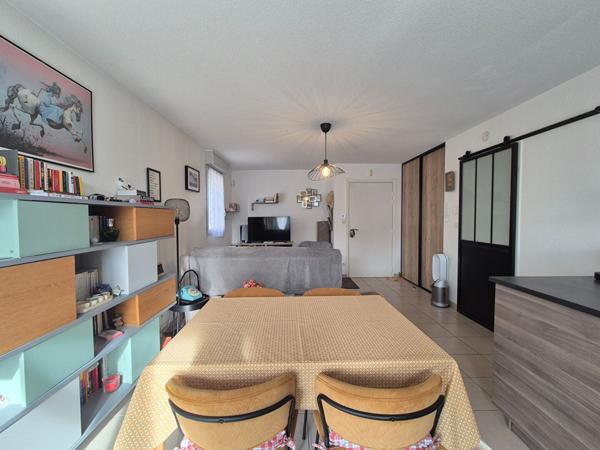 Appartement Poussan 2 pièce(s) 45 m2 avec place de parking