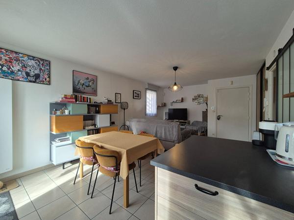 Appartement Poussan 2 pièce(s) 45 m2 avec place de parking