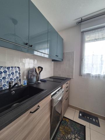 Appartement Poussan 2 pièce(s) 45 m2 avec place de parking