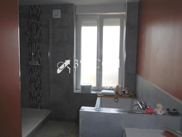 Maison
                                                                                                                                                                                                                                                                                                                        5 pièce(s)                                                                                                                                                                                                          2 chambre(s)                                                                                                                                                                                                          80  m²