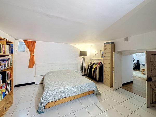 Appartement 3 pièces 98 m²  Charme troglodyte en hyper centre d'Aix-les-Bains