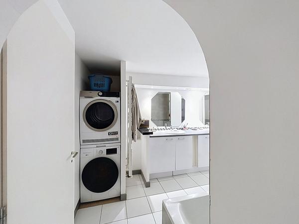 Appartement 3 pièces 98 m²  Charme troglodyte en hyper centre d'Aix-les-Bains