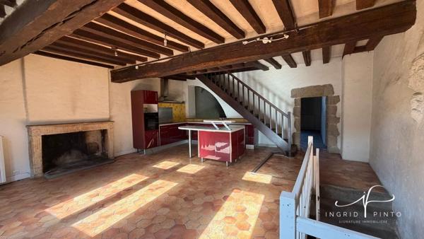 Maison médiévale de caractère – 248 m² habitables avec jardin clos au cœur du quartier Saint-Jacques