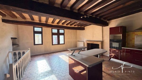 Maison médiévale de caractère – 248 m² habitables avec jardin clos au cœur du quartier Saint-Jacques