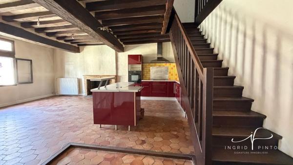 Maison médiévale de caractère – 248 m² habitables avec jardin clos au cœur du quartier Saint-Jacques