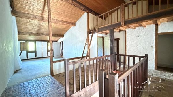 Maison médiévale de caractère – 248 m² habitables avec jardin clos au cœur du quartier Saint-Jacques