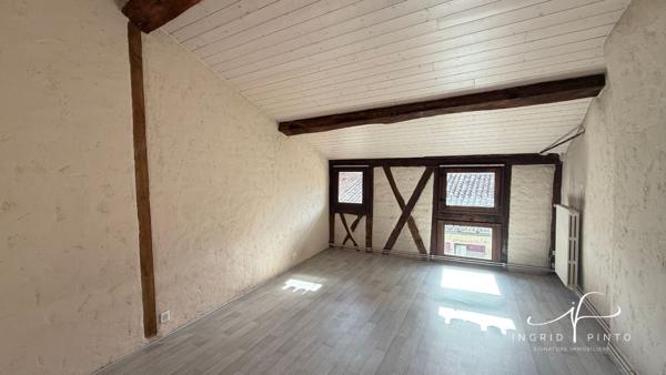 Maison médiévale de caractère – 248 m² habitables avec jardin clos au cœur du quartier Saint-Jacques