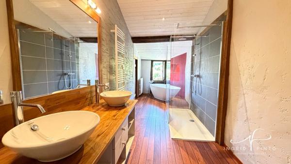 Maison médiévale de caractère – 248 m² habitables avec jardin clos au cœur du quartier Saint-Jacques