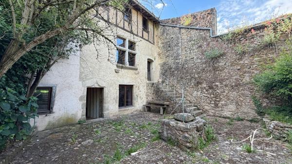 Maison médiévale de caractère – 248 m² habitables avec jardin clos au cœur du quartier Saint-Jacques