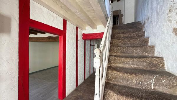 Maison médiévale de caractère – 248 m² habitables avec jardin clos au cœur du quartier Saint-Jacques