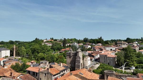 Maison médiévale de caractère – 248 m² habitables avec jardin clos au cœur du quartier Saint-Jacques