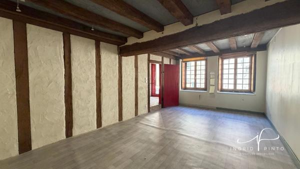 Maison médiévale de caractère – 248 m² habitables avec jardin clos au cœur du quartier Saint-Jacques