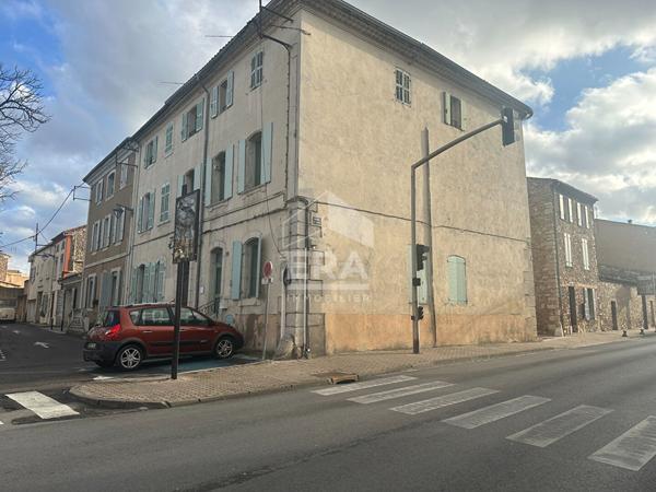A VENDRE 83470 SAINT MAXIMIN LA SAINTE BAUME IMMEUBLE SUR DEUX ETAGES 145 M² AVEC ASCENCEUR DEUX CAVES