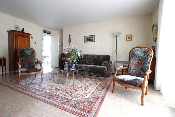 Appartement 2 chambres, Nevers, proche centre-ville, balcon, garage, 2 heures de Paris