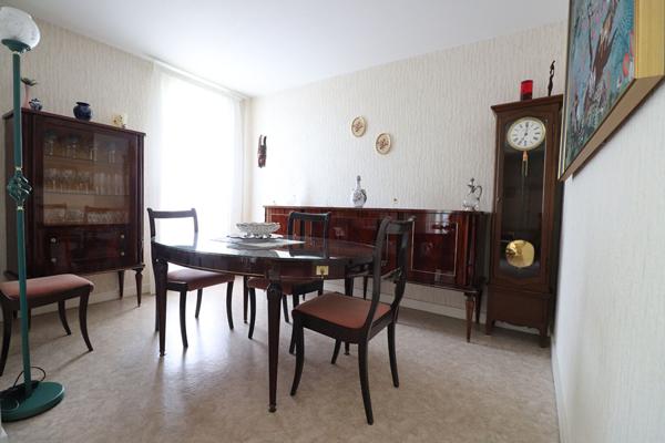 Appartement 2 chambres, Nevers, proche centre-ville, balcon, garage, 2 heures de Paris