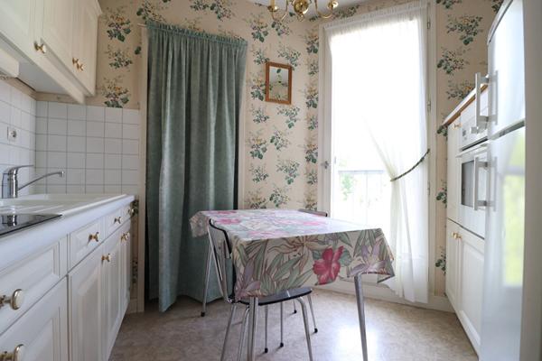 Appartement 2 chambres, Nevers, proche centre-ville, balcon, garage, 2 heures de Paris