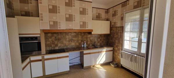 Maison à rénover 3 pièce(s) 70 m2 sur 200m² avec stationnements