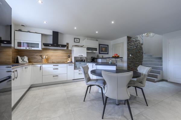 Magnifique maison rénovée, garage, terrasse au calme SANS TRAVAUX