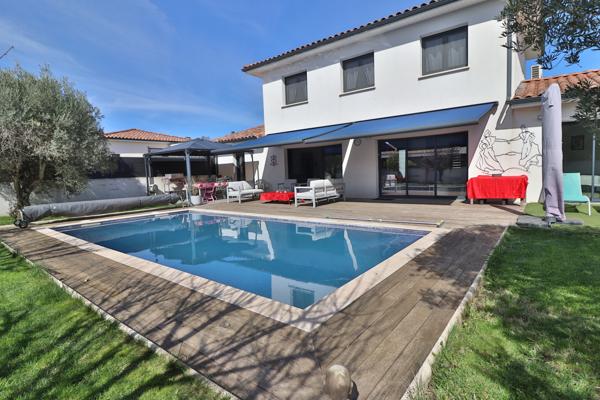 Maison tout confort-6 pièces-piscine-garage