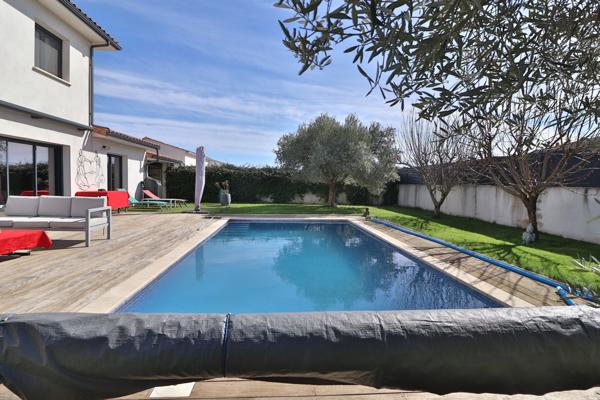 Maison tout confort-6 pièces-piscine-garage