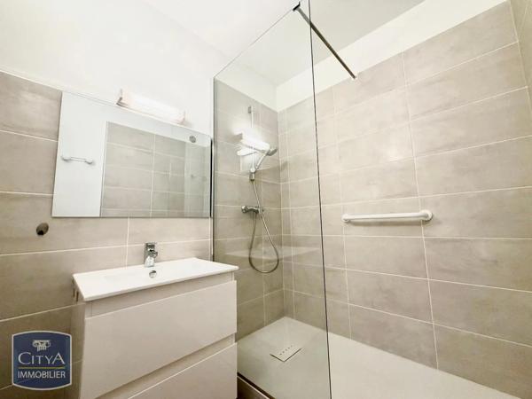 Appartement à louer 3 pièces 66.68m² Nîmes (30900)