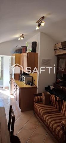 Maison de Maison de village de 145 m² avec grande terrasse et garage, idéalement située au cœur du centre ancien. À découvrir sans tarder !