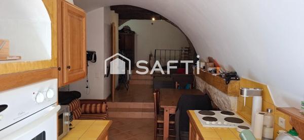 Maison de Maison de village de 145 m² avec grande terrasse et garage, idéalement située au cœur du centre ancien. À découvrir sans tarder !
