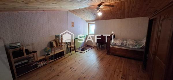Maison de Maison de village de 145 m² avec grande terrasse et garage, idéalement située au cœur du centre ancien. À découvrir sans tarder !