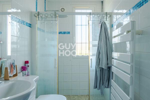 Proche Toutes Commodités - Maison T4 avec Grand Garage et Jardin
