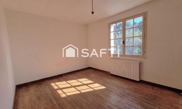 Beaux volumes et très grand terrain en sortie de ville