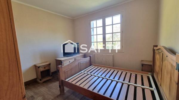 Beaux volumes et très grand terrain en sortie de ville