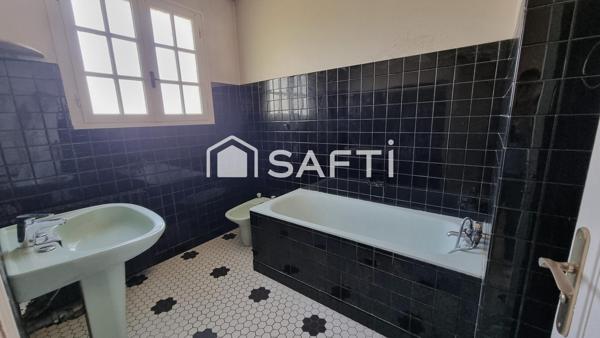 Beaux volumes et très grand terrain en sortie de ville