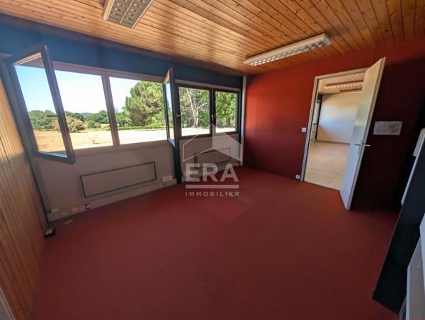 Entrepôt industriel avec bureau à vendre à 5 minutes de Montpon-Ménestérol - Surface de 4404,60 m²