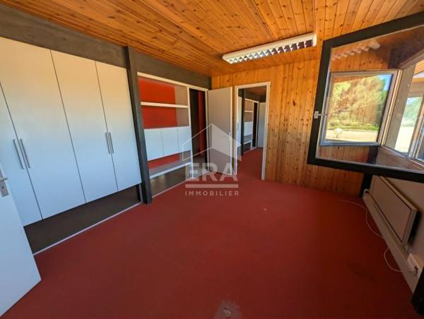Entrepôt industriel avec bureau à vendre à 5 minutes de Montpon-Ménestérol - Surface de 4404,60 m²