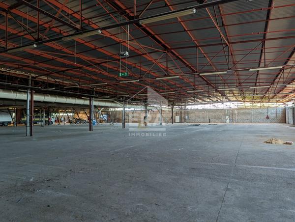 Entrepôt industriel avec bureau à vendre à 5 minutes de Montpon-Ménestérol - Surface de 4404,60 m²