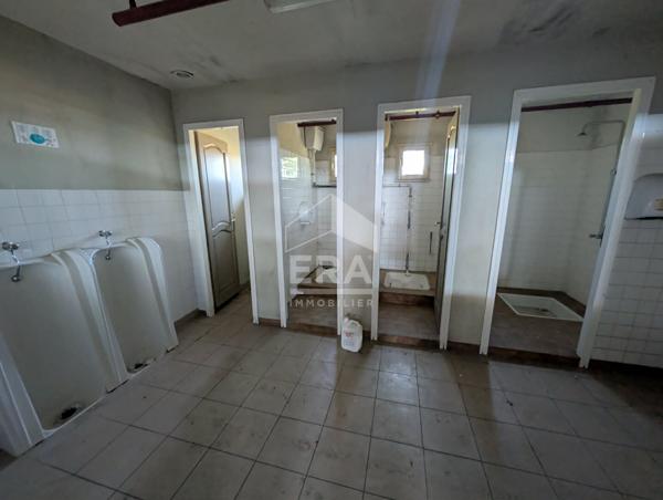 Entrepôt industriel avec bureau à vendre à 5 minutes de Montpon-Ménestérol - Surface de 4404,60 m²
