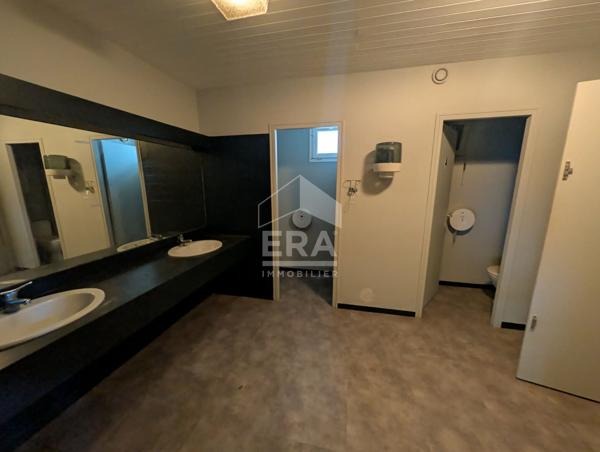 Entrepôt industriel avec bureau à vendre à 5 minutes de Montpon-Ménestérol - Surface de 4404,60 m²