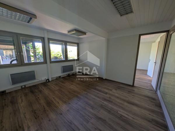 Entrepôt industriel avec bureau à vendre à 5 minutes de Montpon-Ménestérol - Surface de 4404,60 m²
