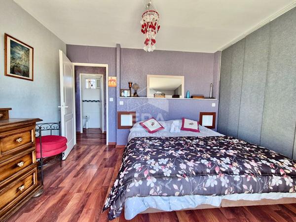 A VENDRE - SAINT CYPRIEN VILLAGE - MAISON - 4 CHAMBRES - JARDIN - PISCINE