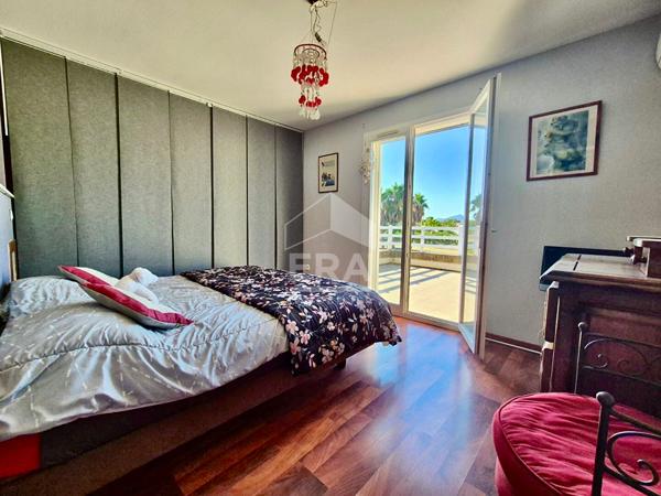 A VENDRE - SAINT CYPRIEN VILLAGE - MAISON - 4 CHAMBRES - JARDIN - PISCINE