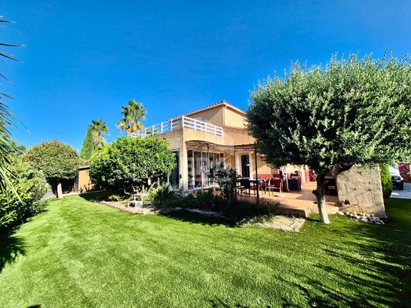 A VENDRE - SAINT CYPRIEN VILLAGE - MAISON - 4 CHAMBRES - JARDIN - PISCINE