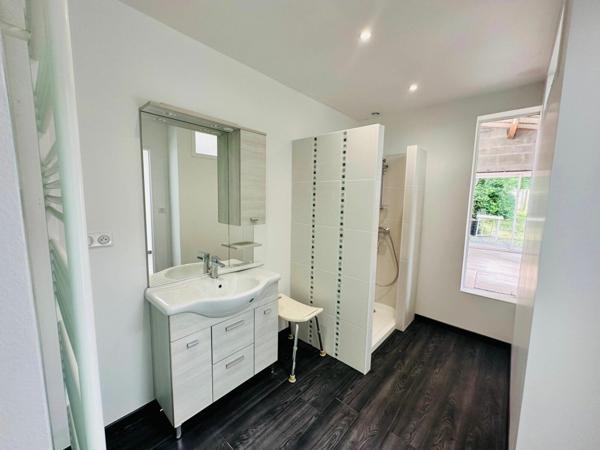 Maison à vendre    3 pièces • 122 m2 Saintes