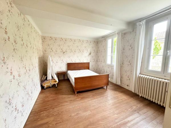 Maison à vendre    3 pièces • 122 m2 Saintes