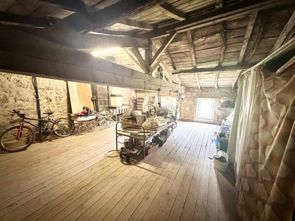 Maison à vendre    3 pièces • 122 m2 Saintes