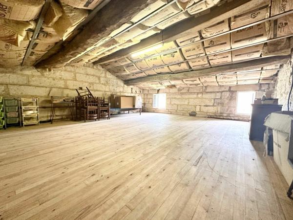 Maison à vendre    3 pièces • 122 m2 Saintes