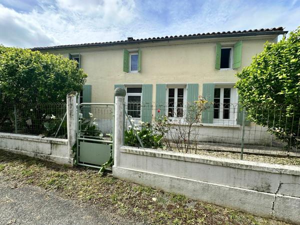 Maison à vendre    3 pièces • 122 m2 Saintes