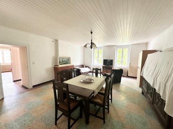 Maison à vendre    3 pièces • 122 m2 Saintes