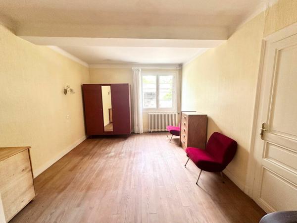 Maison à vendre    3 pièces • 122 m2 Saintes