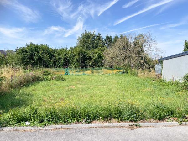 BEAU TERRAIN A BATIR - PROCHE FRONTIERE